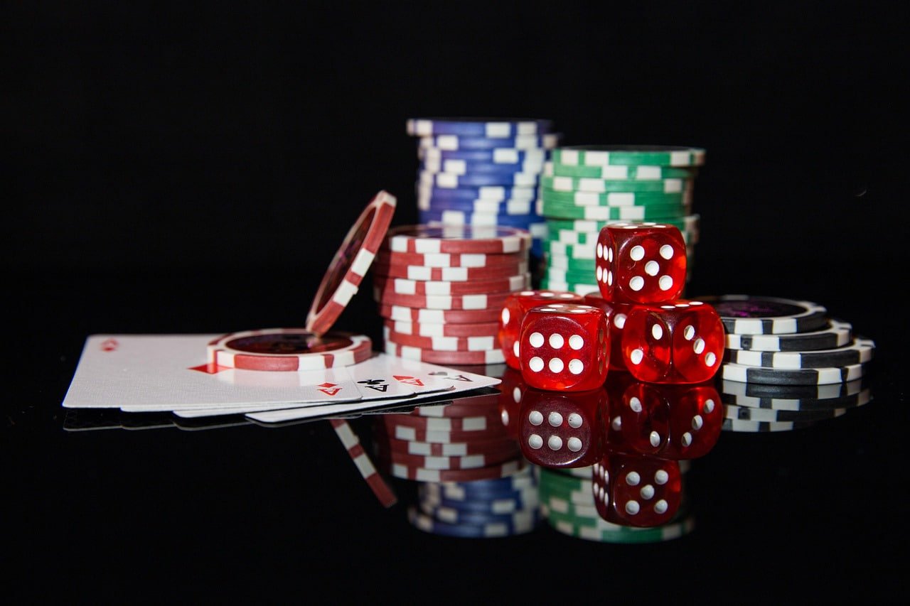 Filipino player browsing slot games on 711bet login mobile interface